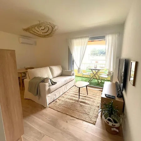 De La Pinede A La Vue Apartment
